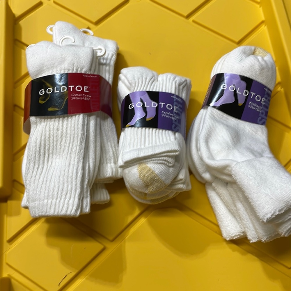 9 pairs of assorted brand new Gold Toe socks